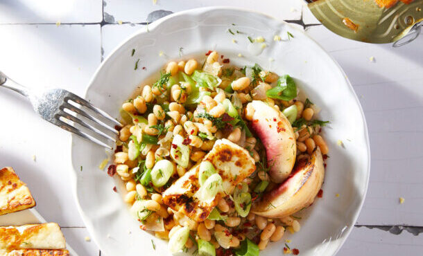 σαλάτα-με-φασόλια-κονσέρβας-φρούτα-επ-563941684