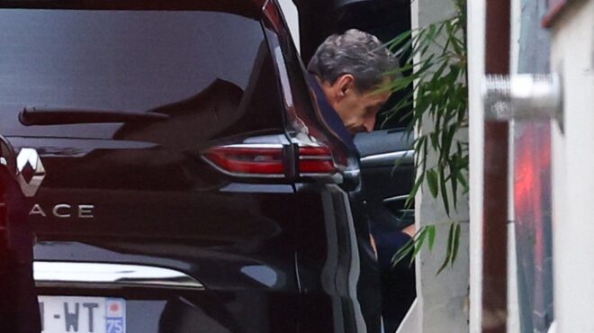 γαλλία-επέστρεψε-σπίτι-του-ο-σαρκοζί-563912998