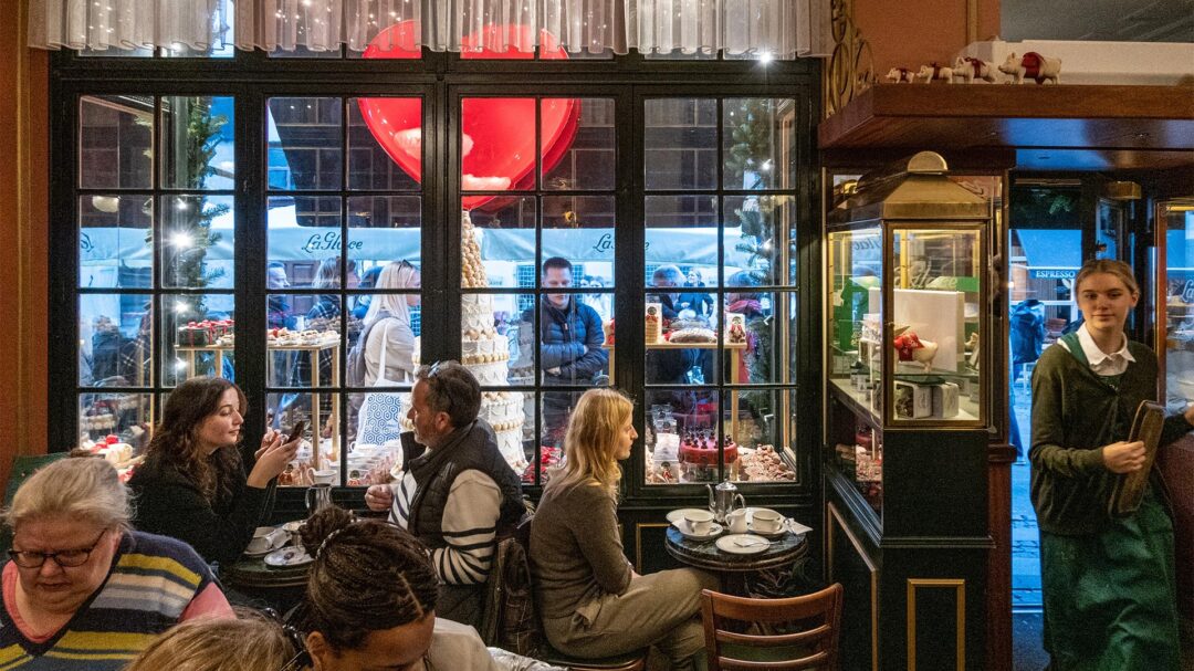 πόσο-hygge-μπορεί-να-είναι-τελικά-ένα-καφέ-563945080