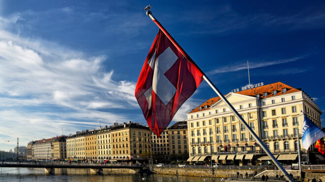 οι-ελβετοί-στις-κάλπες-για-υποχρεωτικ-563949898