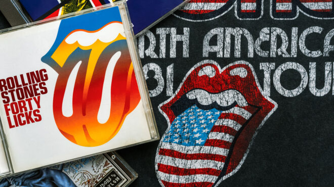 στο-σφυρί-συλλεκτικά-αντικείμενα-τ-563914747