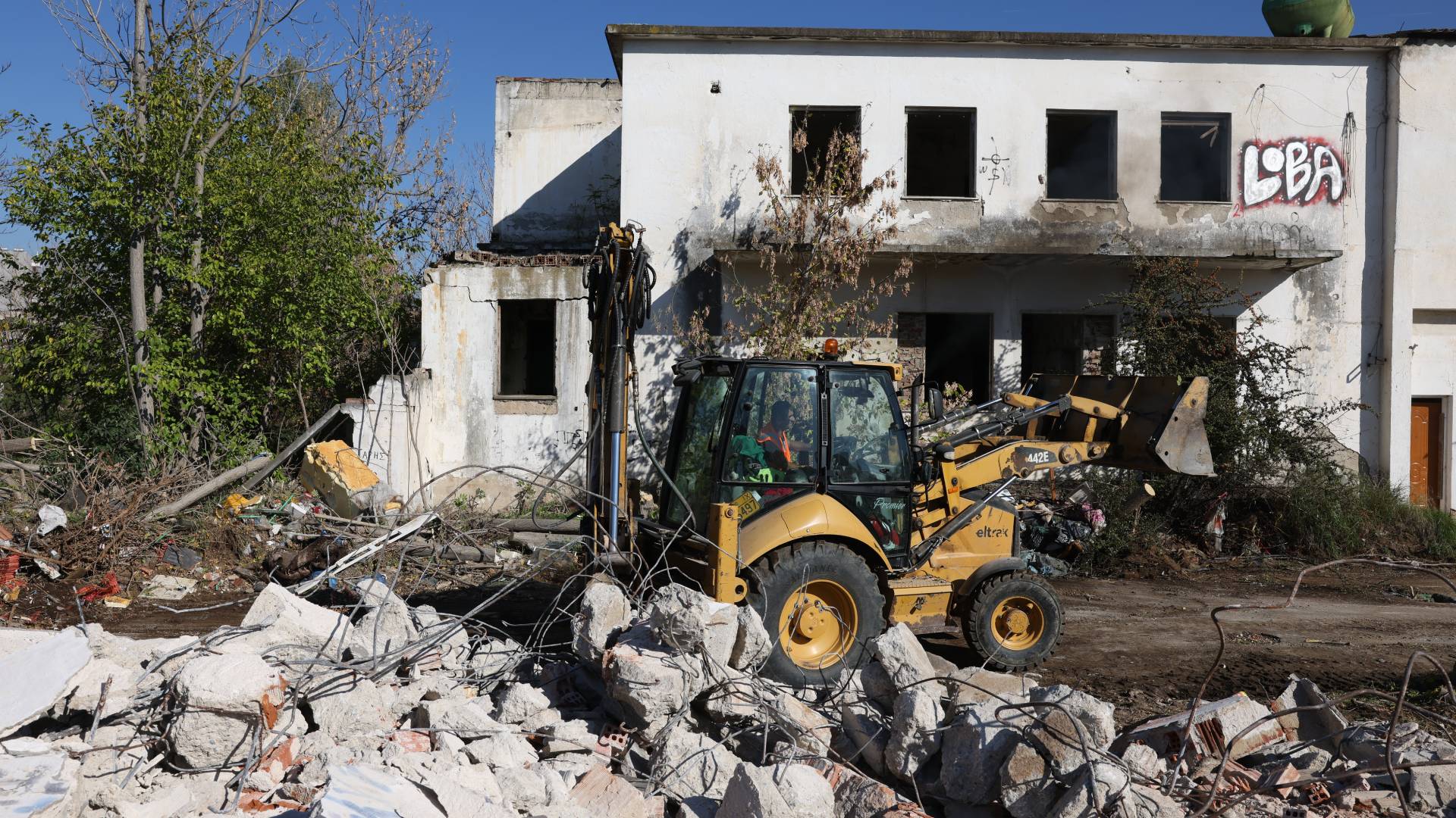 Θεσσαλονίκη: Τέλος εποχής για το παλιό εργοστάσιο του ΑΓΝΟ – Ξεκίνησε η κατεδάφιση-1