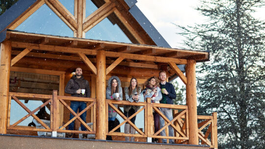 Εξοχικό στο βουνό: Οι αποδόσεις με μακροχρόνια ή βραχυχρόνια μίσθωση