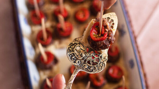 σουτζουκομεζές-με-πιτούλες-και-φρέσκ-563933530