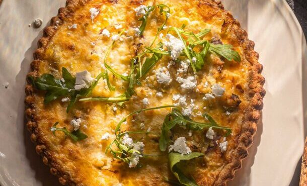 τάρτα-με-πράσο-σαλάδο-και-κατσικίσιο-τ-563902135