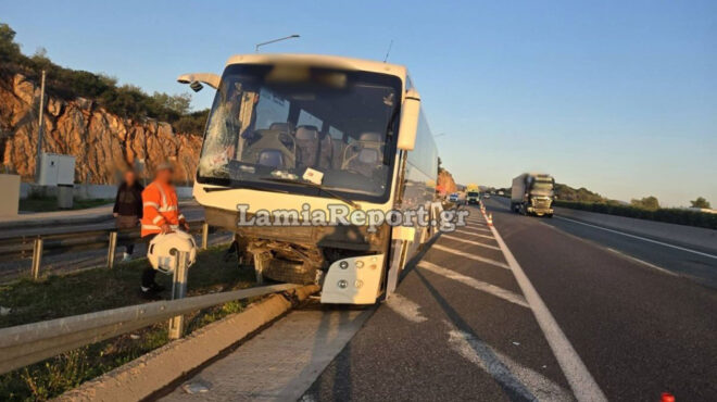 εθνική-οδός-τουριστικό-λεωφορείο-προ-563923387