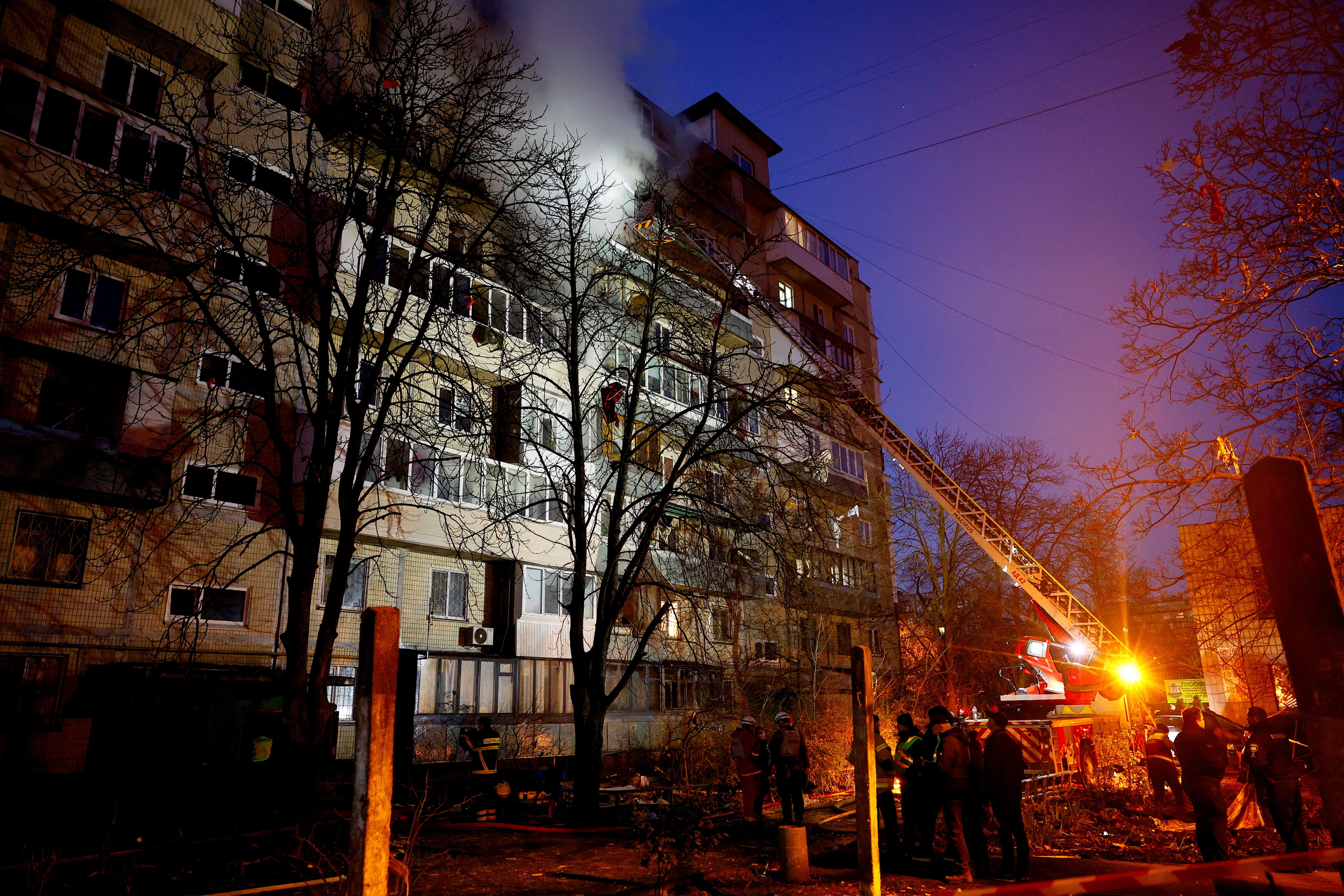 Ρωσική επιδρομή στο Κίεβο – Τουλάχιστον τέσσερις νεκροί, δεκάδες τραυματίες-1