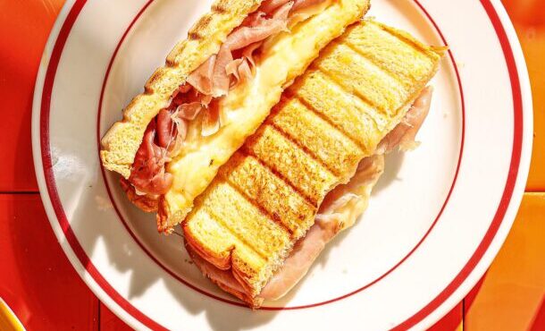 βαρκελωνέζικο-bikini-toast-563916097