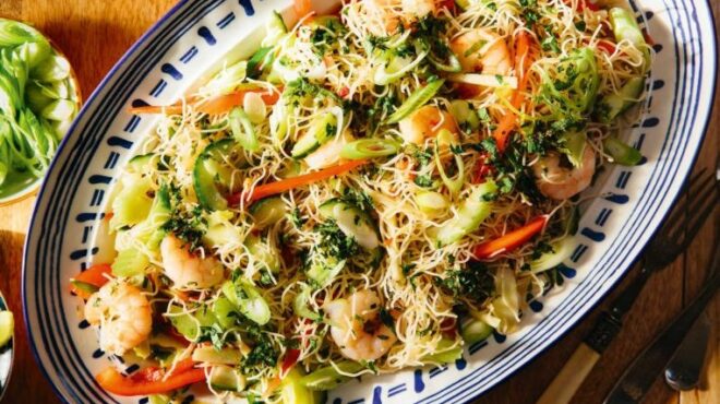 βιετναμέζικη-γαριδοσαλάτα-με-λαχανι-563937547