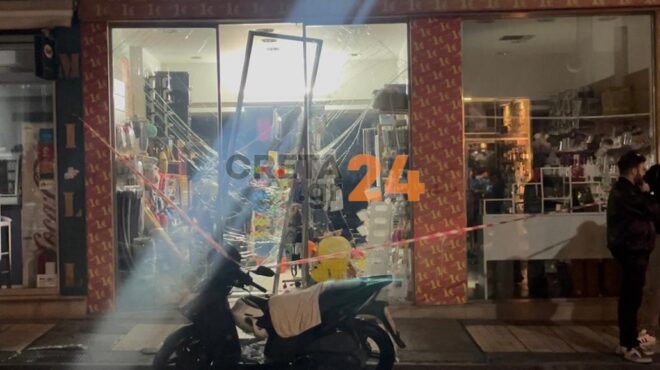 ηράκλειο-aυτοκίνητο-έπεσε-πάνω-σε-βιτρ-563918320