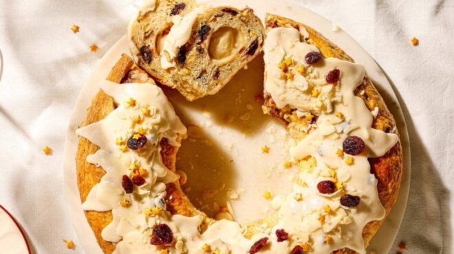 χριστουγεννιάτικο-στεφάνι-στόλεν-563927017