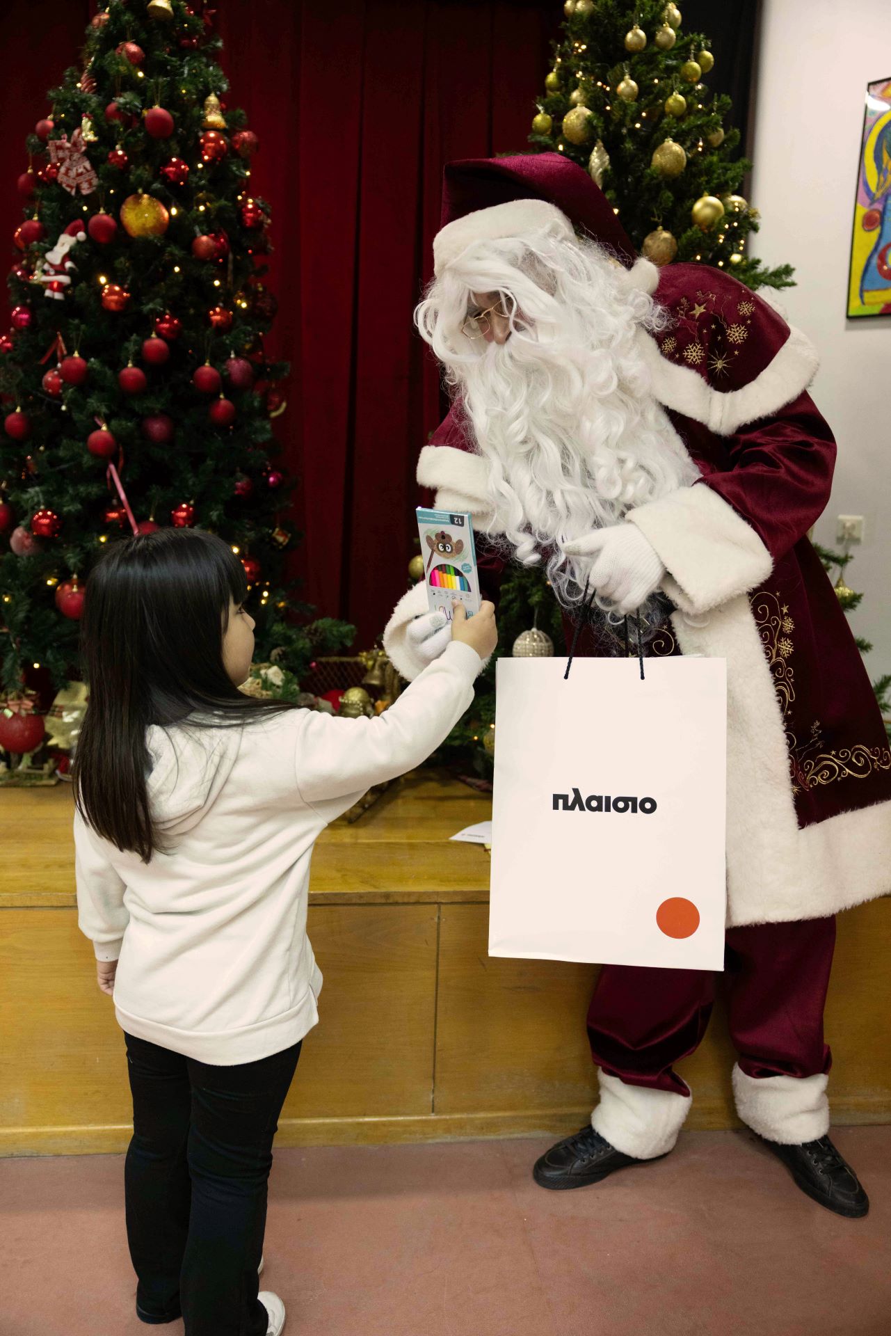 Το Πλαίσιο και το KIDOT μοίρασαν έμπνευση, χαμόγελα και χριστουγεννιάτικες εκπλήξεις σε δομές της Θεσσαλονίκης-1