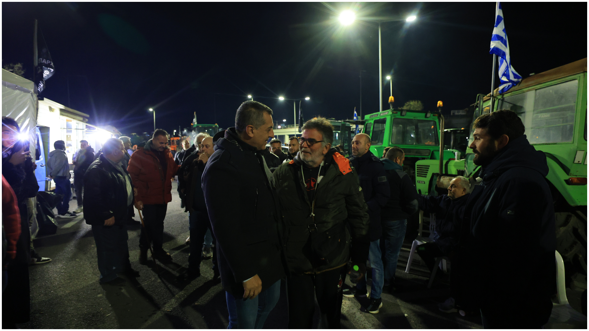 Ενισχύεται το μπλόκο των αγροτών στη Νίκαια – Τρακτέρ και στο τελωνείο των Ευζώνων-1