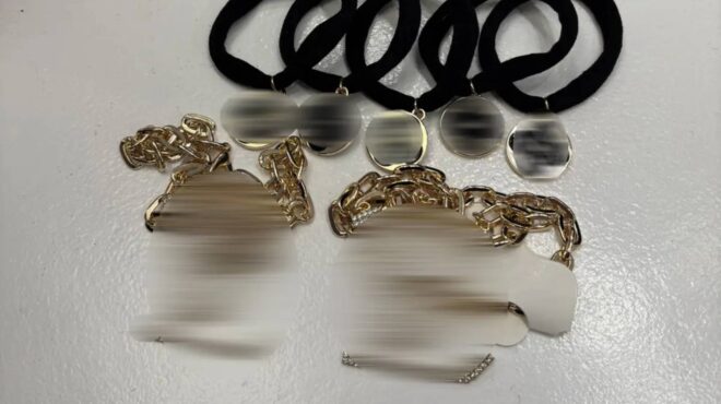 κολωνάκι-πωλούσε-φο-μπιζού-ως-κοσμήμα-563991139