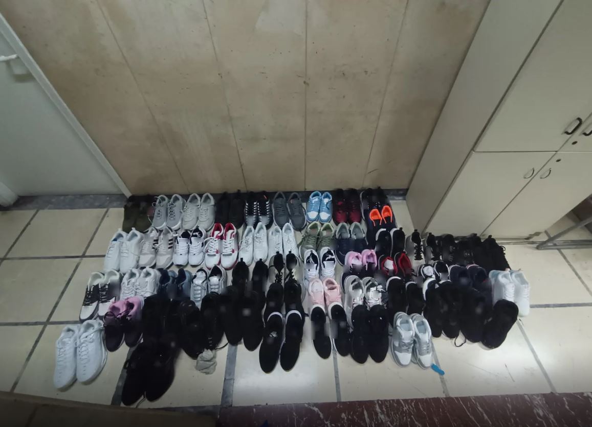 Πειραιάς: Τρεις συλλήψεις για πώληση προϊόντων «μαϊμού»-1