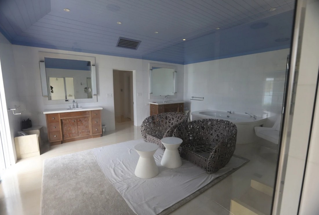 Στο φως φωτογραφίες και βίντεο από το ιδιωτικό νησί του Τζέφρι Eπσταϊν-1