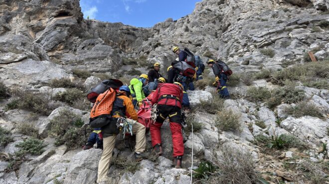 περιμένοντας-μάταια-τη-διάσωση-από-αέ-563983651