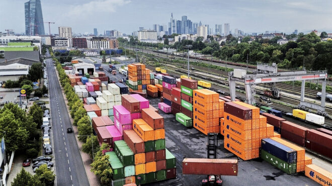 σε-τροχιά-οικονομικής-σύγκρουσης-ε-ε-κ-563974915