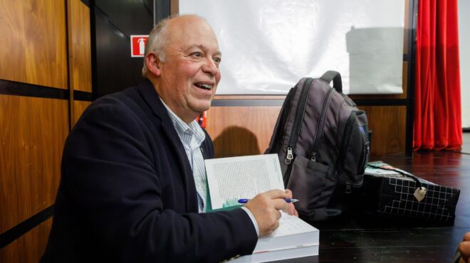 το-καβαφικό-έργο-με-το-βλέμμα-ενός-κατα-563953876