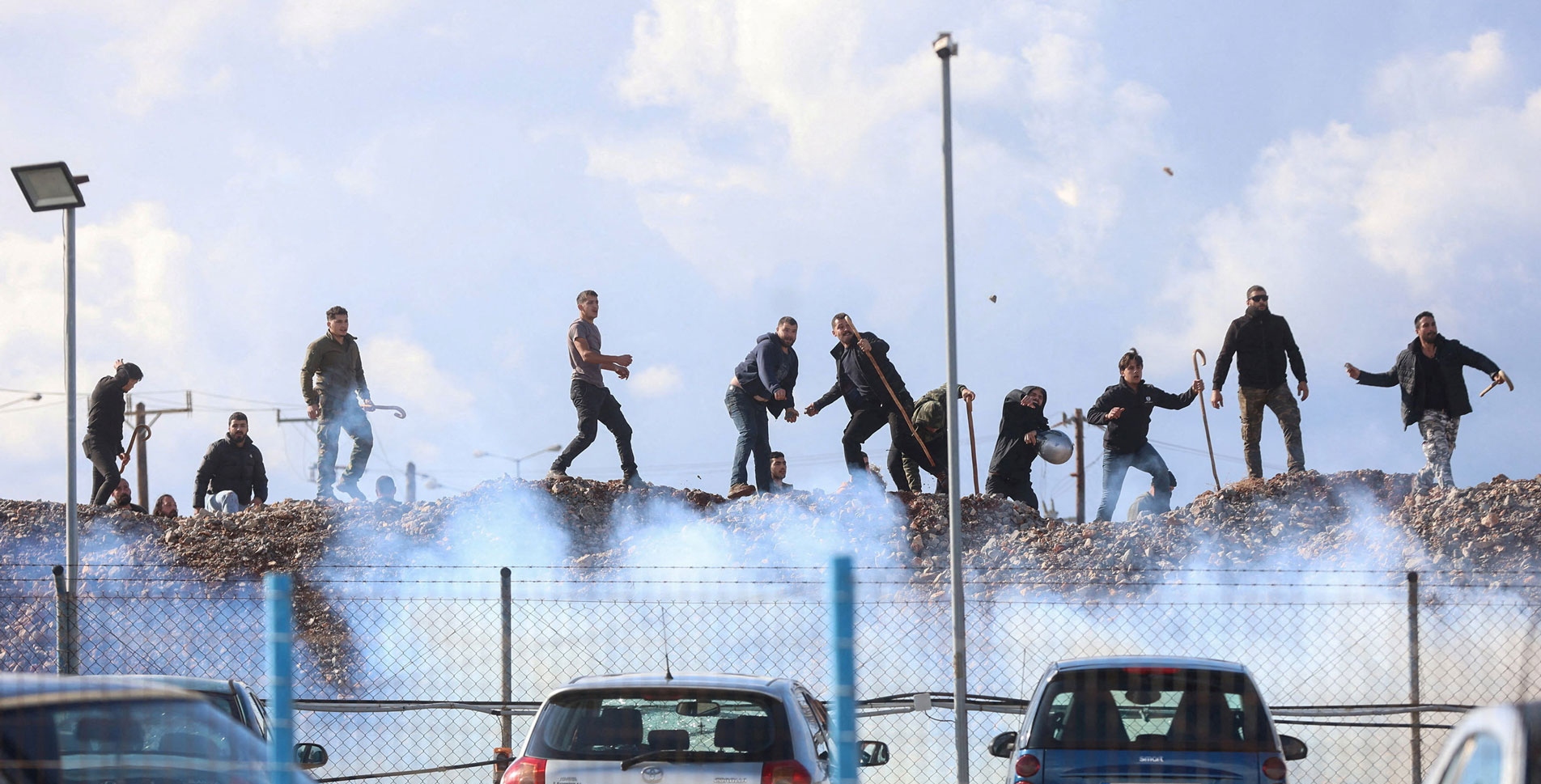 Ηράκλειο: Αποχώρησαν από την πίστα του αεροδρομίου οι αγρότες-1