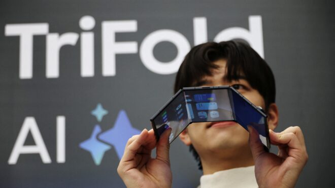 νέο-smartphone-ακορντεόν-από-τη-samsung-διπλή-αναδί-563954293