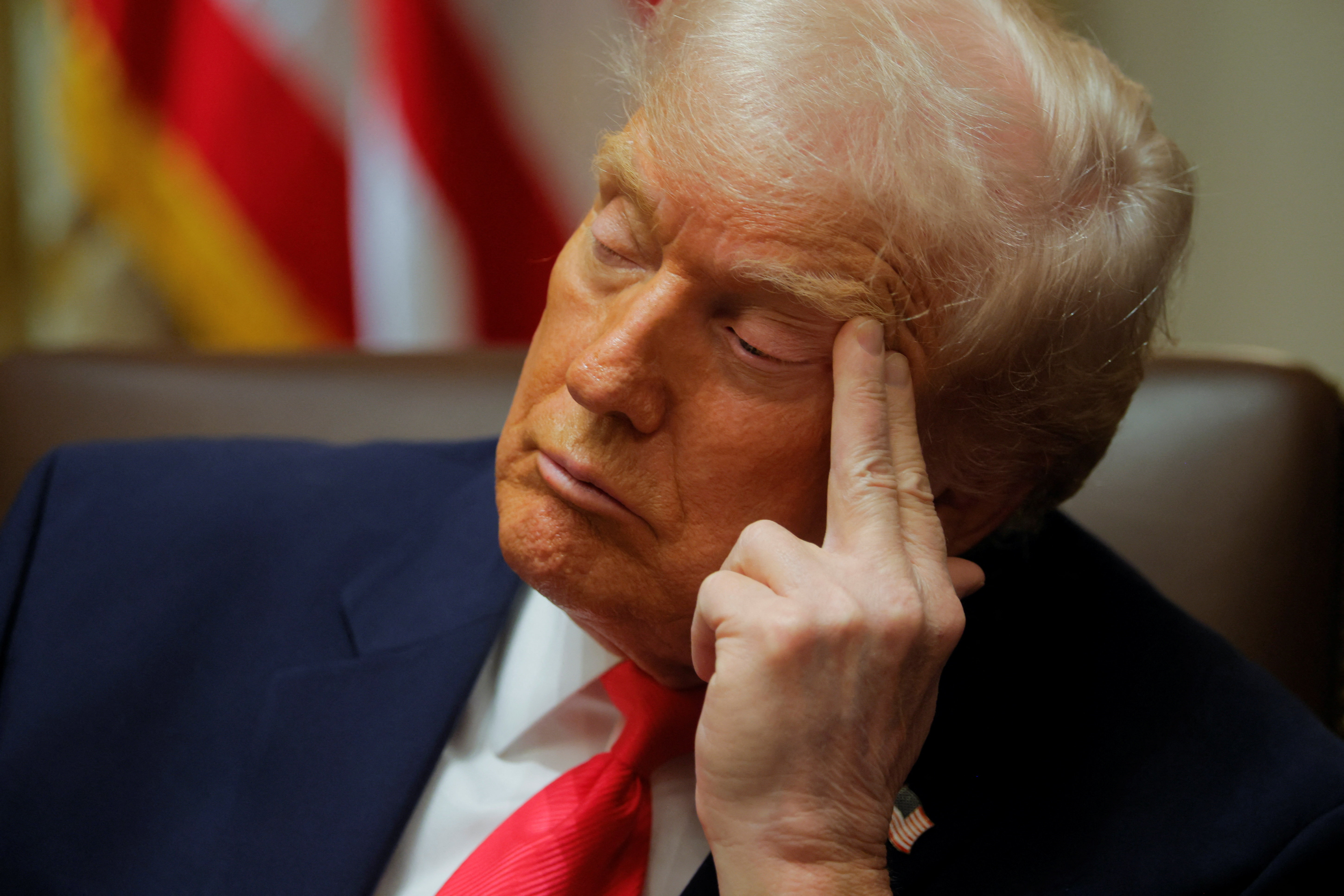 «Sleepy Τραμπ»; H μάχη του Αμερικανού προέδρου να… παραμείνει ξύπνιος στο υπουργικό-2