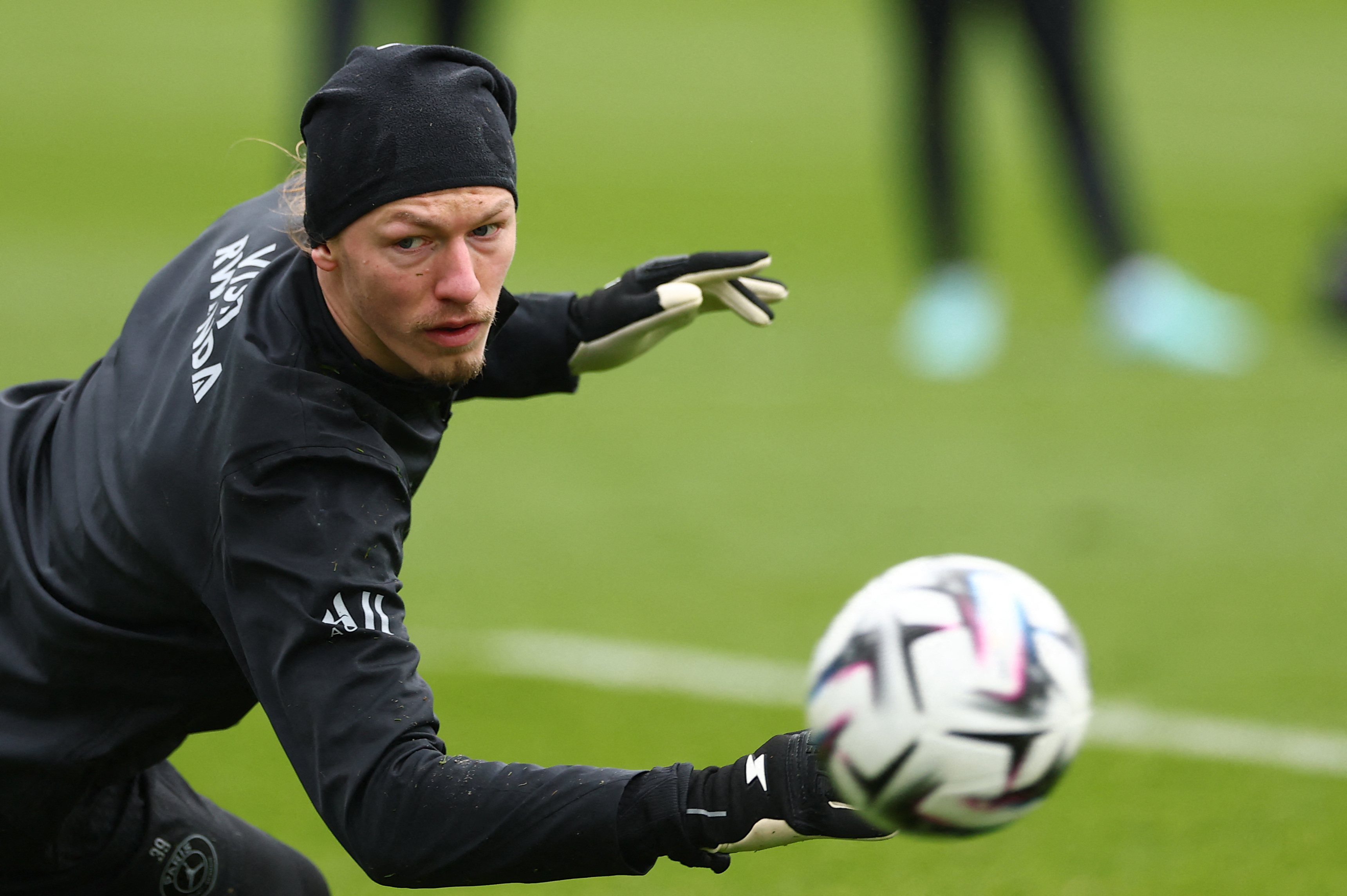 Ο Ματβέι Σαφόνοβ μιλάει μόνο με τα χέρια του-2