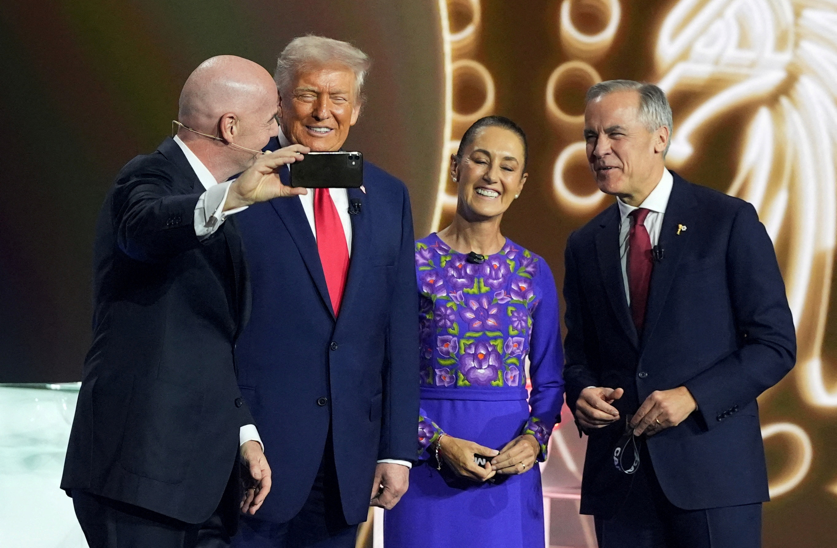 Το βραβείο Ειρήνης της FIFA στον Τραμπ – «Από τις μεγαλύτερες τιμές της ζωής μου» (βίντεο)-1