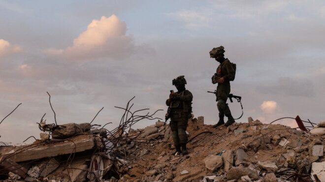 με-το-όπλο-παρά-πόδα-περιοχές-έτοιμ-563969938