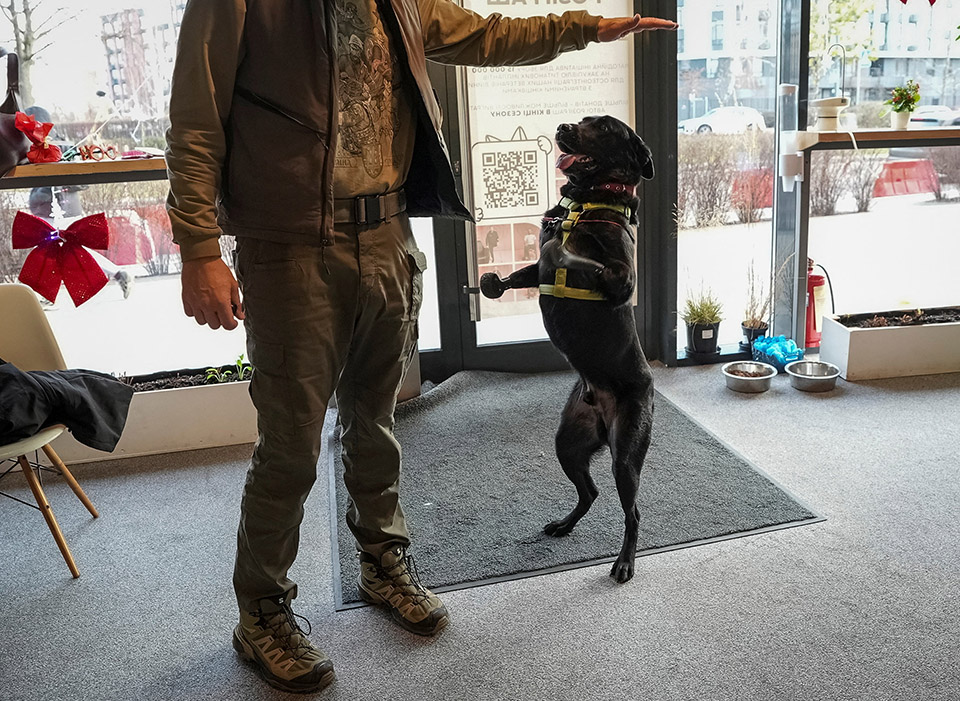 Ο μικρός Χριστός με χειροπέδες-2