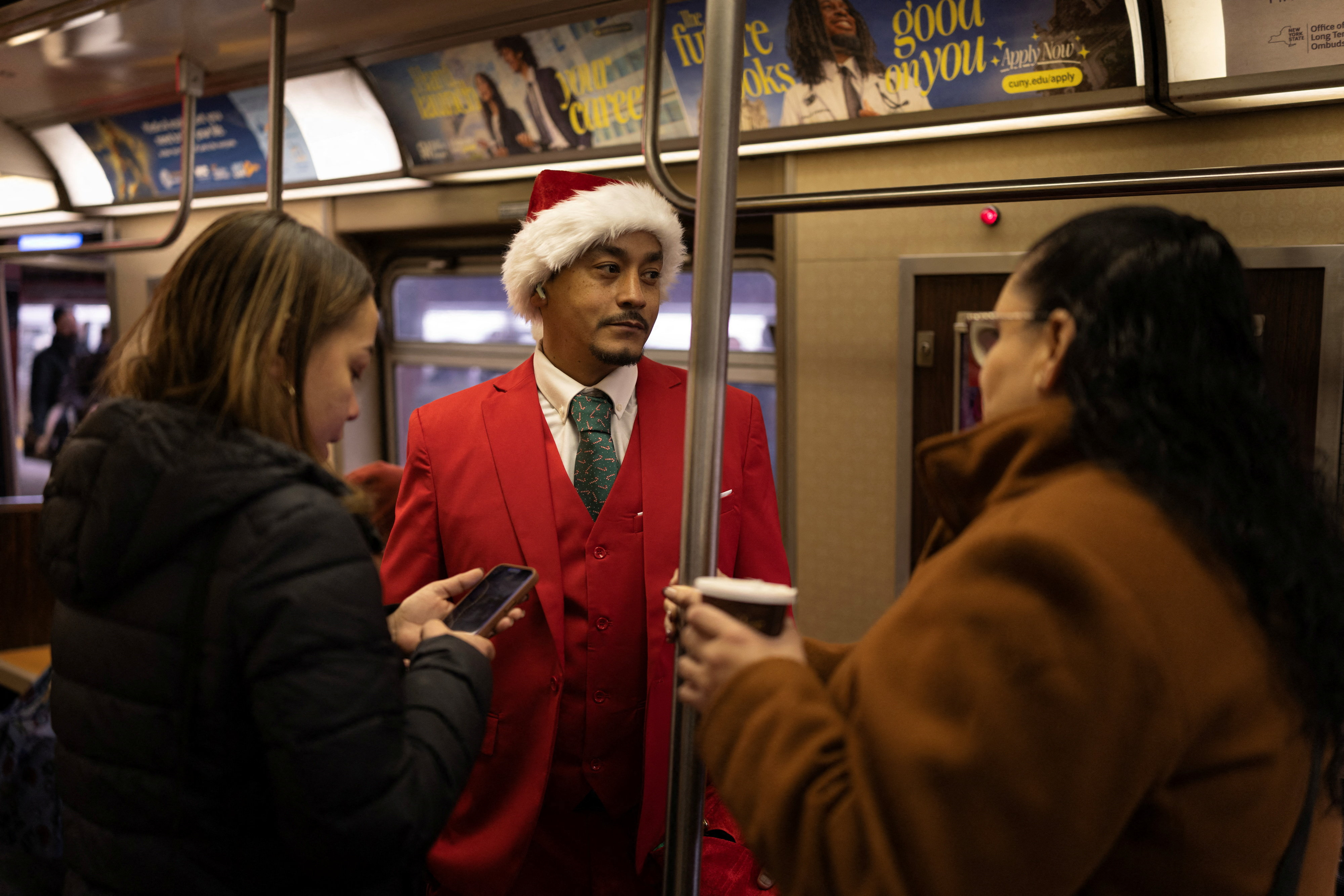 SantaCon: Η Νέα Υόρκη γέμισε με δεκάδες χιλιάδες Άγιους Βασίληδες και ξωτικά-3