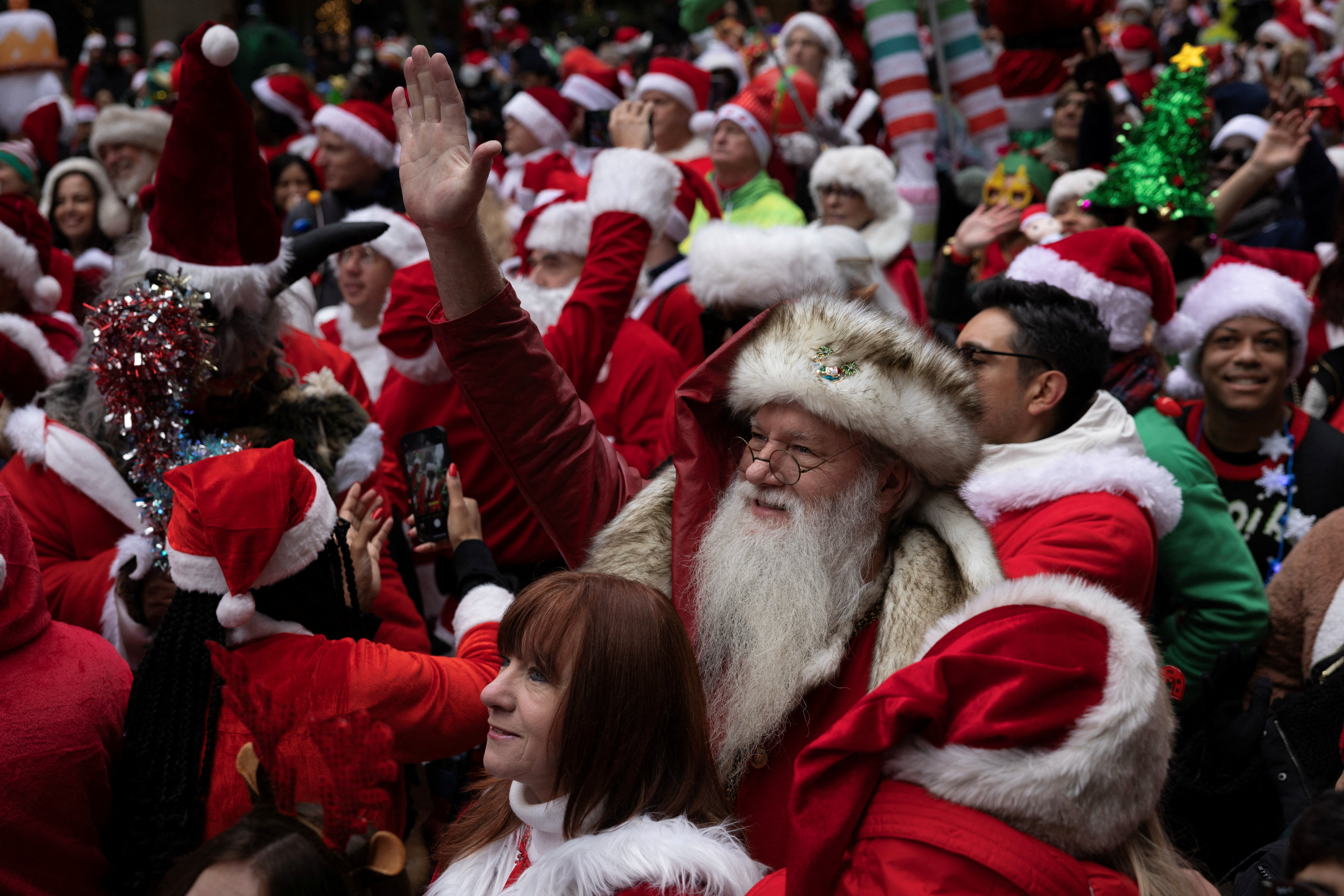 SantaCon: Η Νέα Υόρκη γέμισε με δεκάδες χιλιάδες Άγιους Βασίληδες και ξωτικά-2