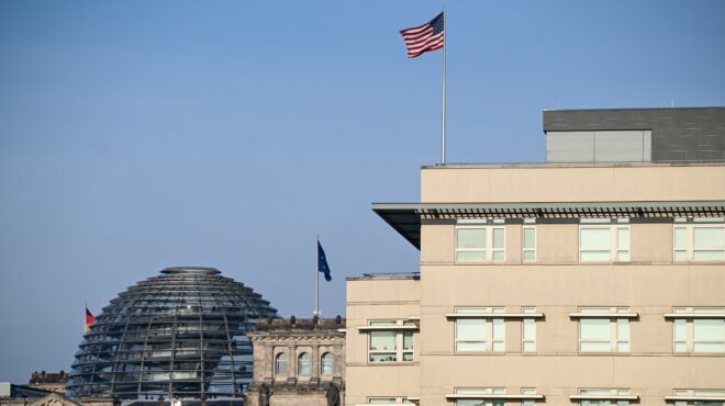 στο-βερολίνο-γουίτκοφ-και-κούσνερ-α-563975845