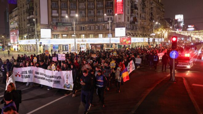 ρουμανία-στους-δρόμους-ξανά-χιλιάδες-563976535