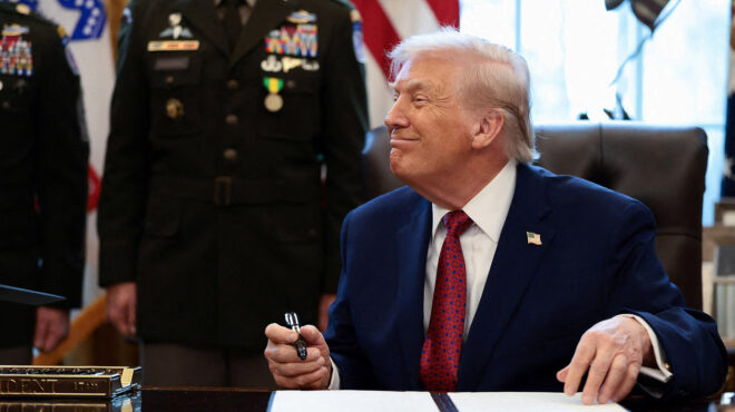 τραμπ-υπέγραψε-διάταγμα-που-κατατάσσ-563978128