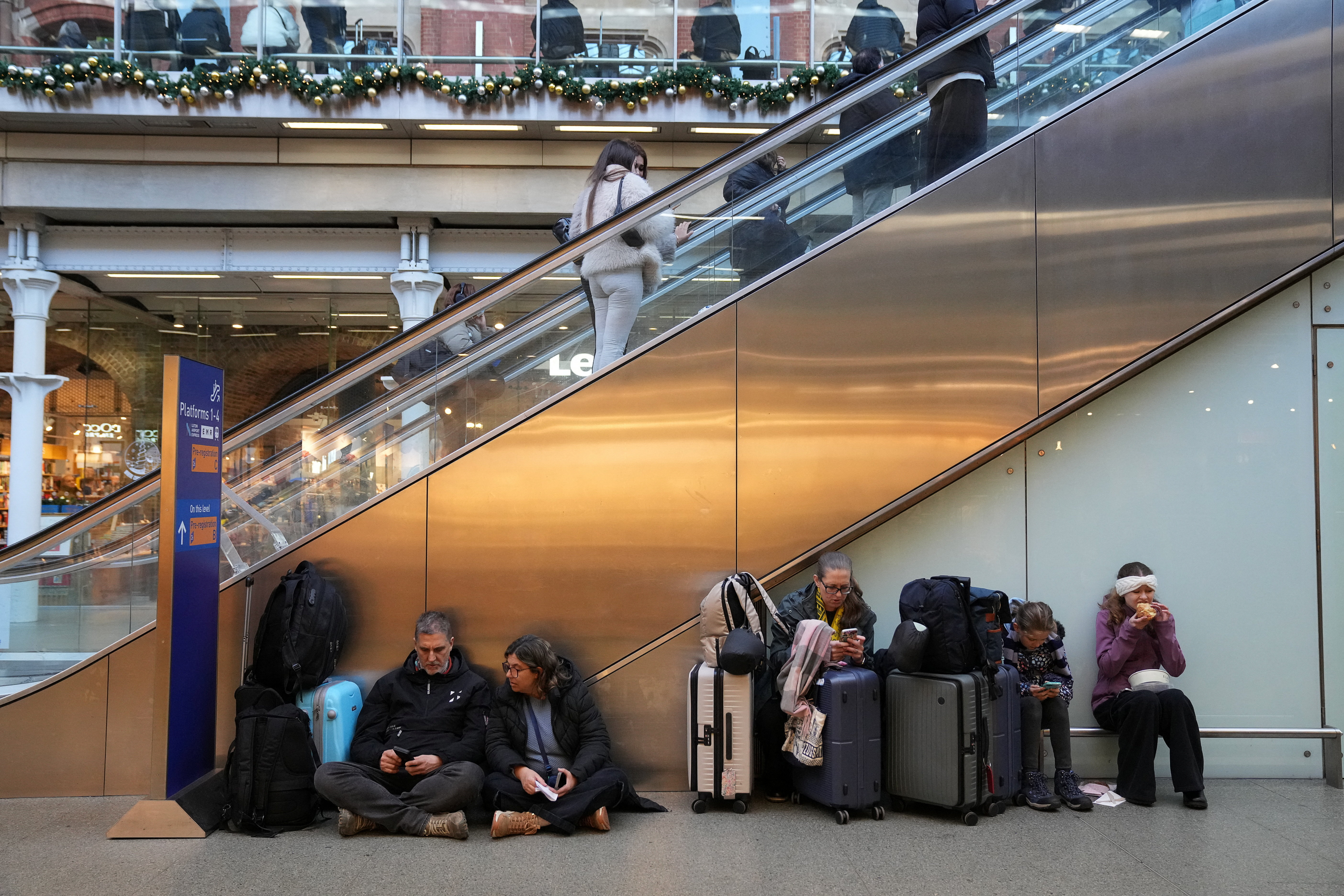 Eurostar: Επαναλειτουργία με… αστερίσκους – Οι εικόνες της ταλαιπωρίας-3