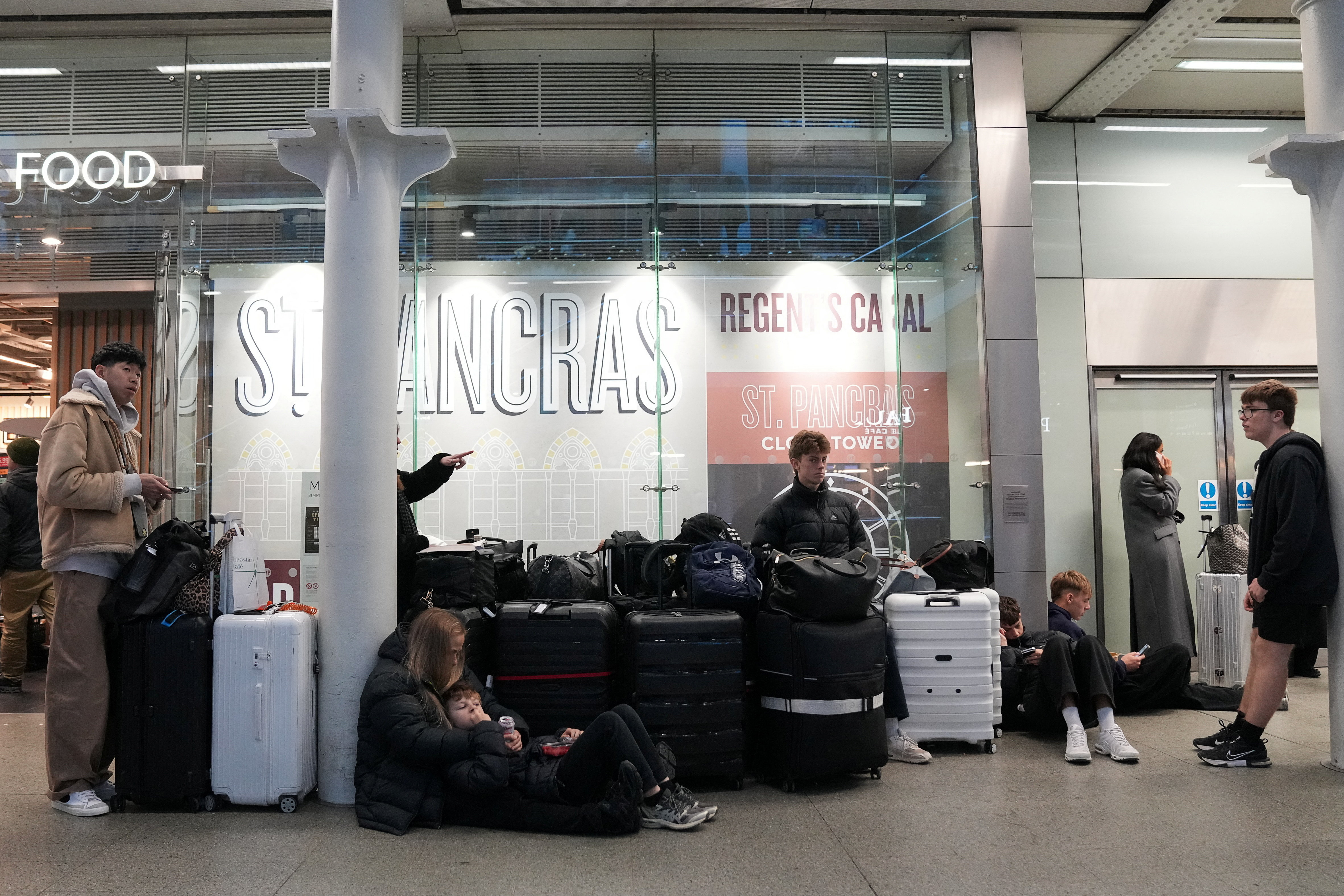 Eurostar: Επαναλειτουργία με… αστερίσκους – Οι εικόνες της ταλαιπωρίας-2