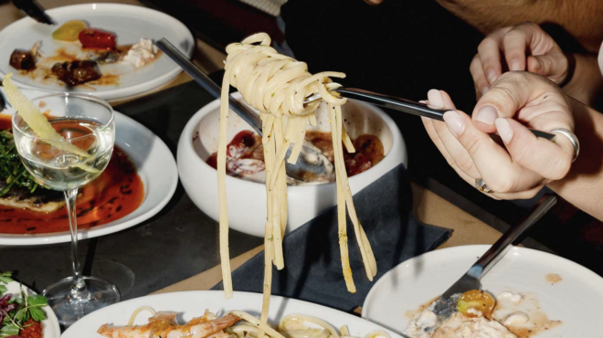 okupa-ένα-εστιατόριο-στου-ψυρρή-που-συνδυά-563968009