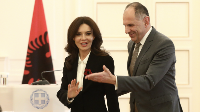 γ-γεραπετρίτης-με-αλβανίδα-υπεξ-προαν-563979034