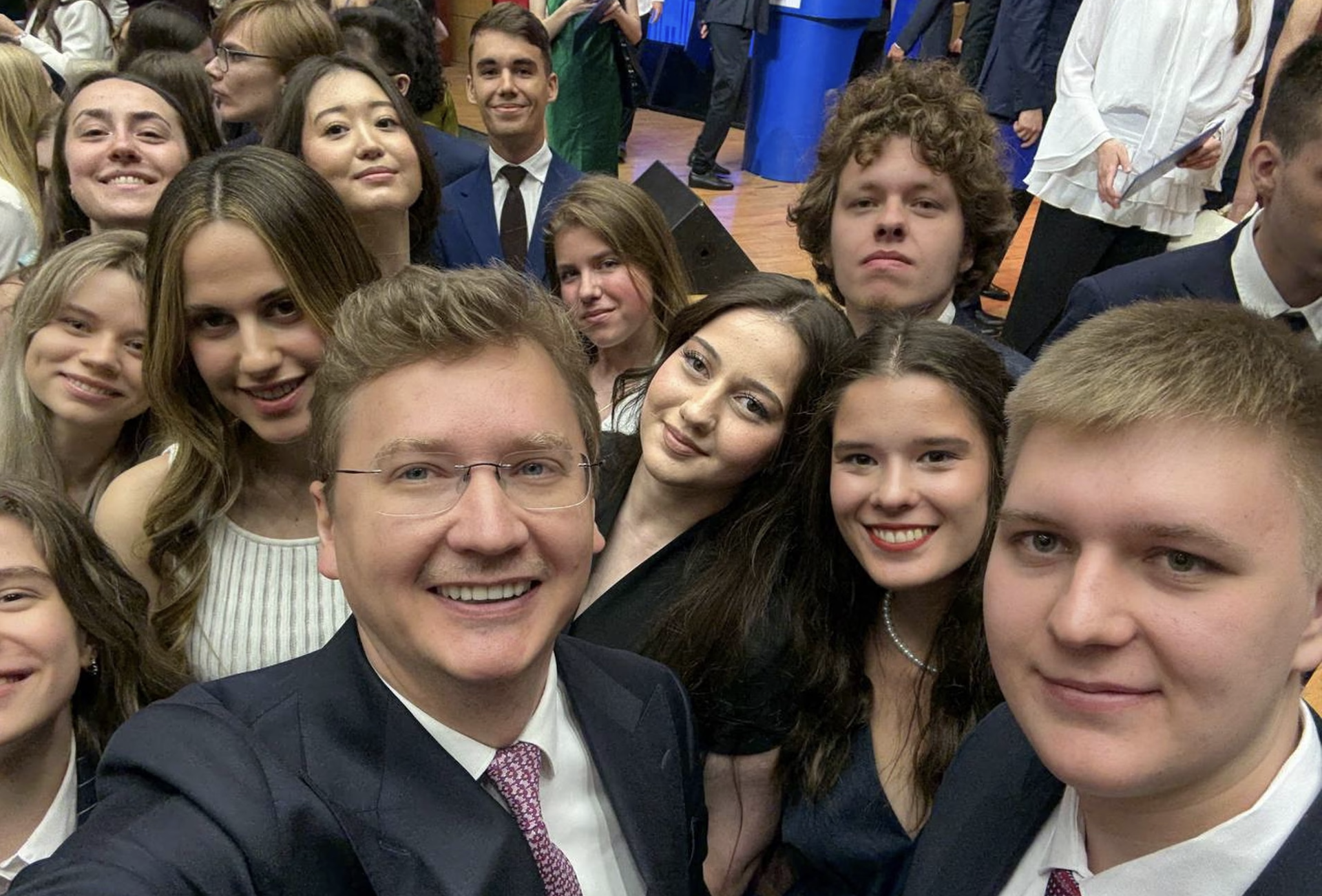 Στη χλιδή οι Ασαντ έναν χρόνο μετά τη φυγή τους – Η νέα «καριέρα» του Μπασάρ-2