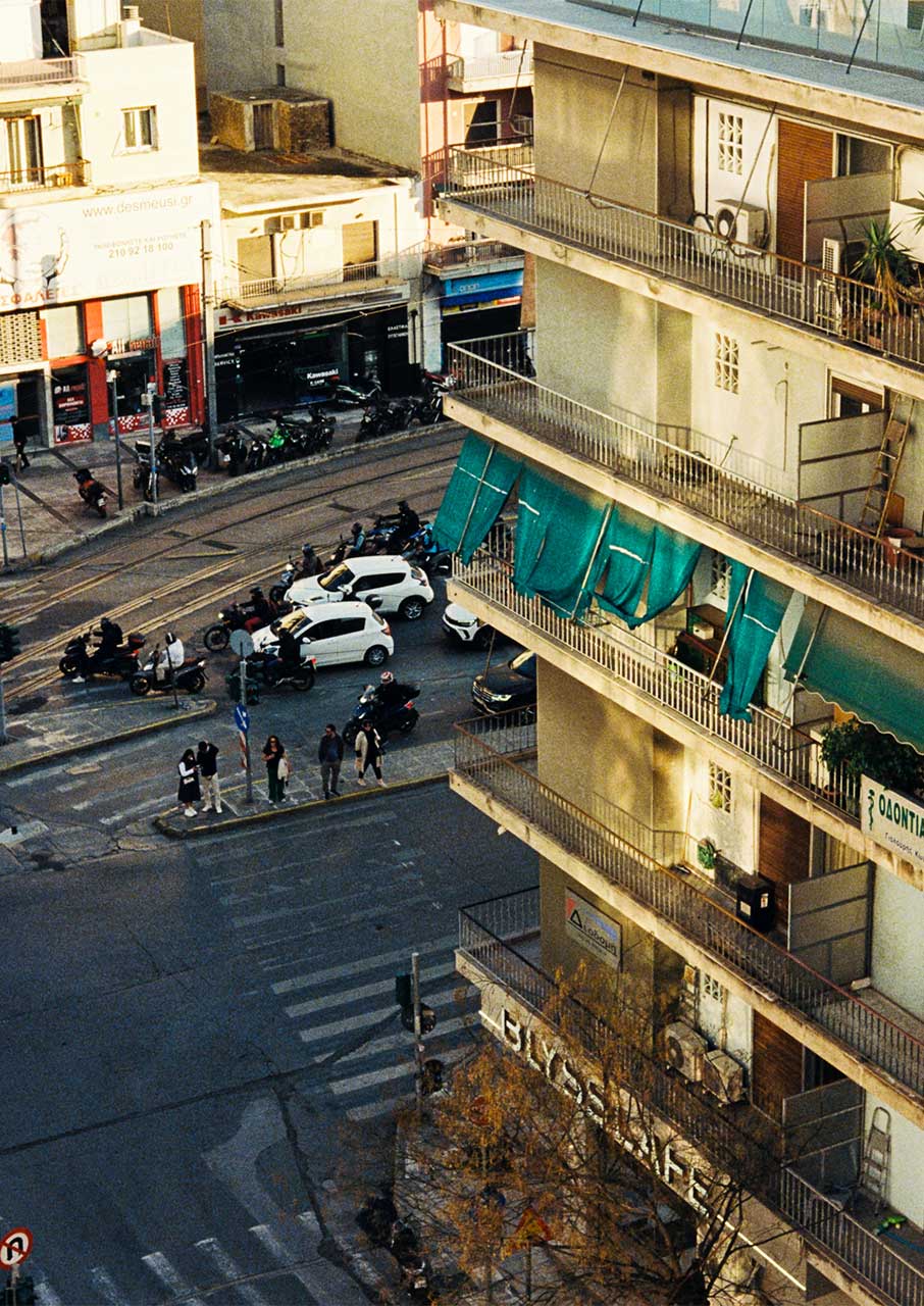 Αντον Χάνγκσλιτ, τι σε γοητεύει στην «αναλογική» Αθήνα;-3