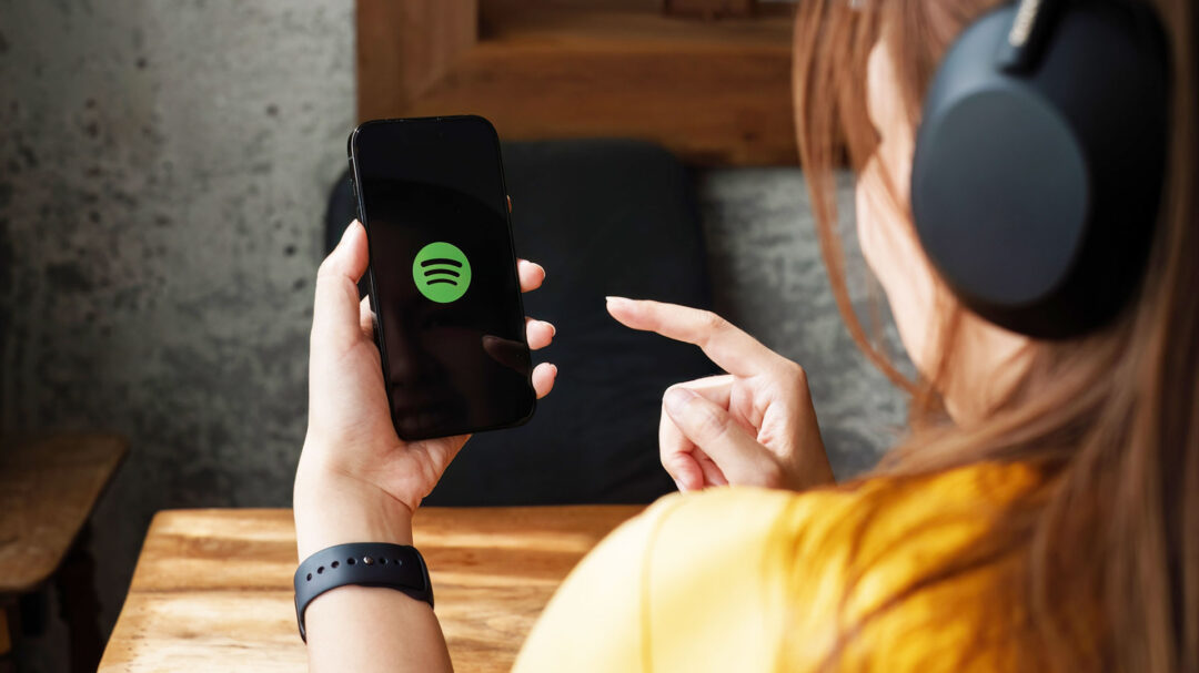 πες-μου-τι-ακούς-να-σου-πω-πόσων-ετών-εί-563959135