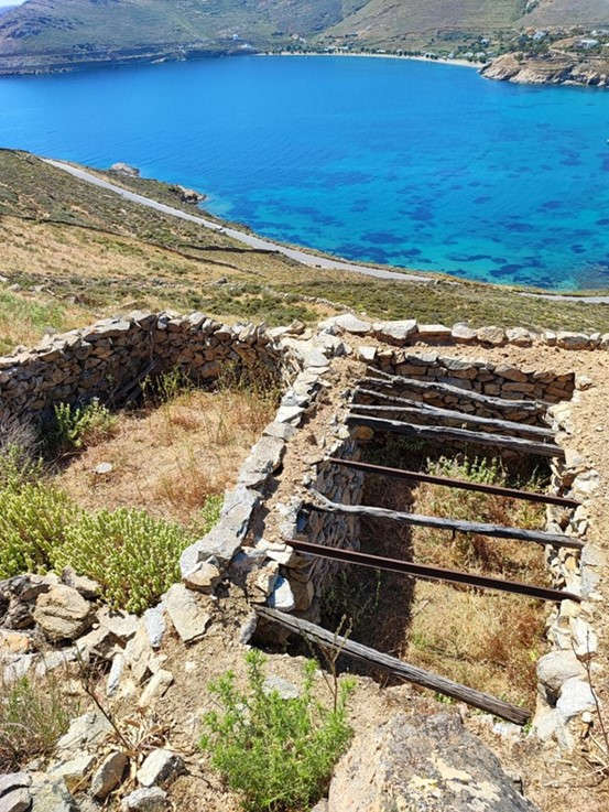 «Κόκκινο» στο ξενοδοχείο με το τελεφερίκ στη Σέριφο-1