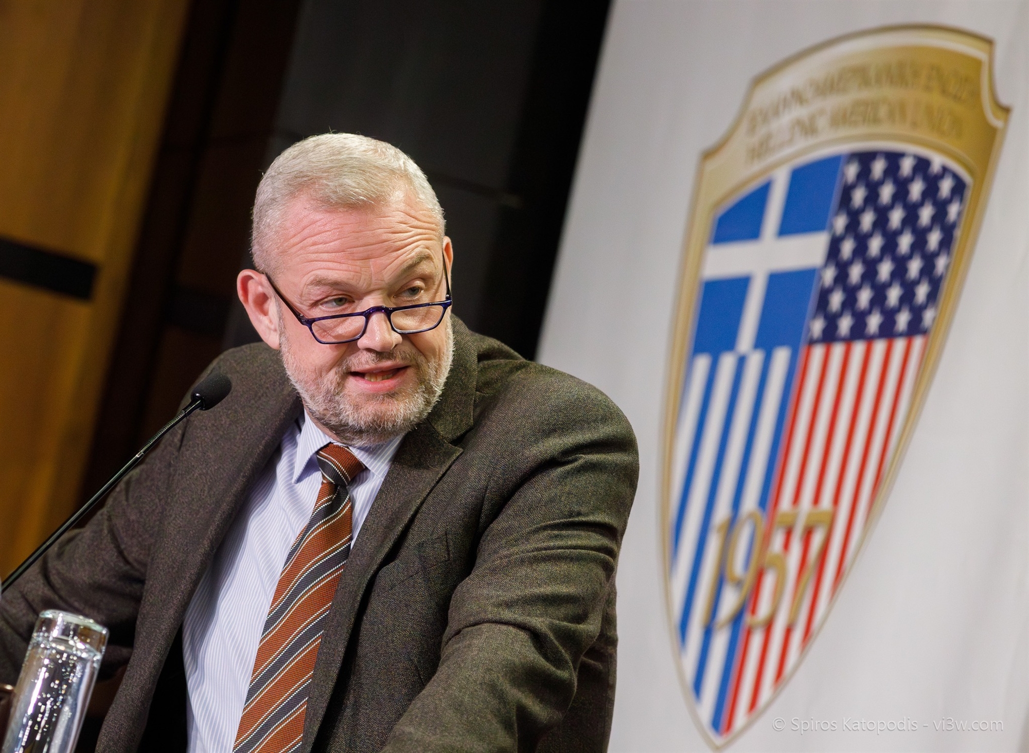 Μια βόλτα στο παλίμψηστο της Πατησίων με τη γραφή του Νίκου Βατόπουλου-3