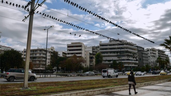καιρός-αίθριος-με-λίγες-νεφώσεις-εως-563978119