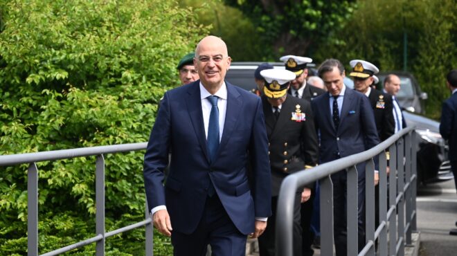 στη-γαλλία-αύριο-ο-ν-δένδιας-για-την-τε-563980921