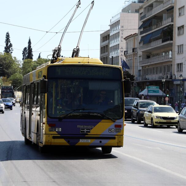 τρόλεϊ-ξεκινά-το-ξήλωμα-των-καλωδίων-563957449