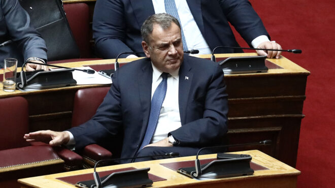 θεωρείο-καλά-οι-υπόλοιποι-μα-και-αυτός-563967583