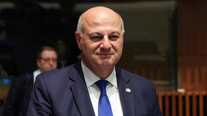 κ-τσιάρας-η-κυβέρνηση-αναλαμβάνει-τη-δ-564001717