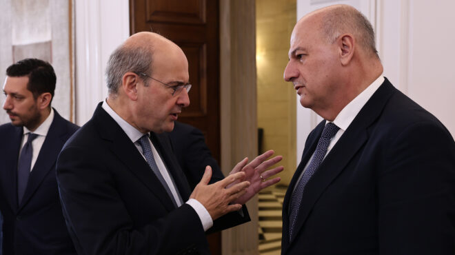 συνάντηση-χατζηδάκη-και-τσιάρα-με-αγρ-563969656